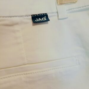 White Jag women's pull on shapes shorts. 8 petite, new without tags.
